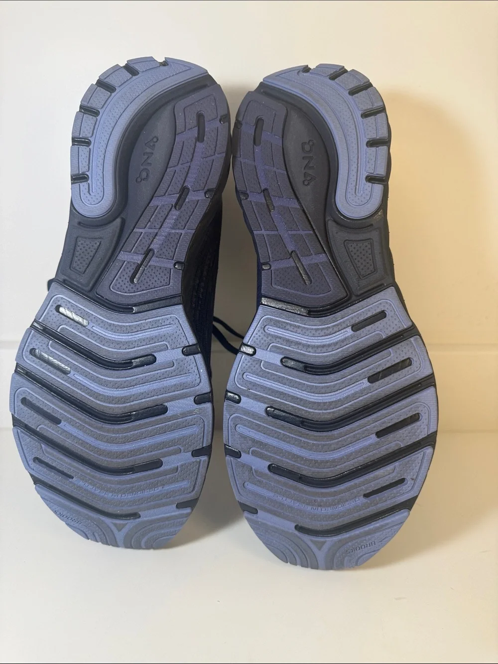 NIB Brooks Anthem 7 Men's Running Shoes - Sizes 8 & 9 Available!